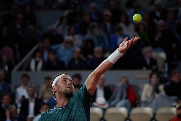 (220602) -- PARIS, June 2, 2022 -- Casper Ruud serves the ball during the men s singles quarterfinal between Casper Ruud of Norway and Holger Rune of Denmark at the French Open tennis tournament at Roland Garros in Paris, France, June 1, 2022. ) (SP)FRANCE-PARIS-TENNIS-ROLAND GARROS-FRENCH OPEN-MEN S SINGLES QUARTERFINAL MengxDingbo 