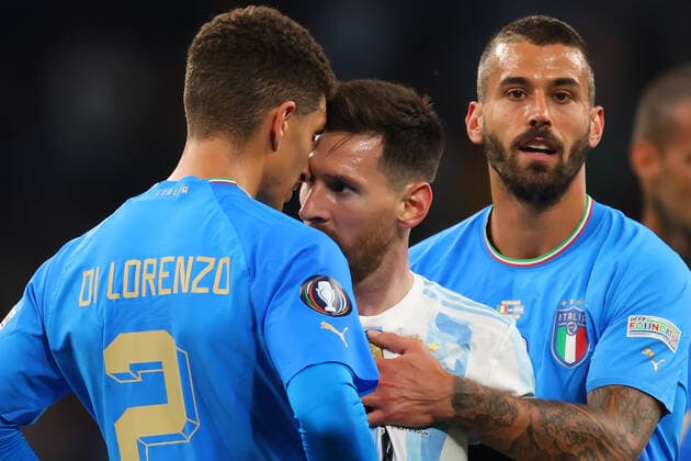 Sport Bilder des Tages 1st June 2022; Wembley Stadium, London, England : CONBEMOL-UEFA CHAMPIONS CUP - FINALISSIMA, Italy versus Argentina: Lionel Messi of Argentina goes head to head with Giovanni Di Lorenzo of Italy  ActionPlus12395905 ShaunxBrooks