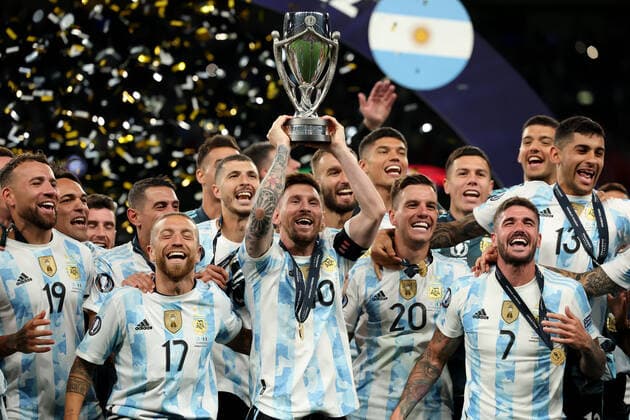 1st June 2022; Wembley Stadium, London, England : CONBEMOL-UEFA CHAMPIONS CUP - FINALISSIMA, Italy versus Argentina: Lionel Messi of Argentina celebrates with the Finalissima trophy  ActionPlus12395911 ShaunxBrooks