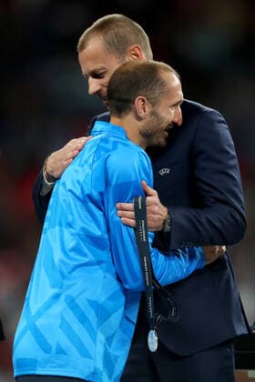 1st June 2022; Wembley Stadium, London, England : CONBEMOL-UEFA CHAMPIONS CUP - FINALISSIMA, Italy versus Argentina: Giorgio Chiellini of Italy embraces UEFA President Aleksander & x10c;eferin  ActionPlus12395914 ShaunxBrooks