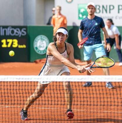 Tennis: French Open Japan s Ena Shibahara (front) plays a shot during her mixed doubles semifinal match with Dutch partner Wesley Koolhof against Canada s Gabriela Dabrowski and Australia s John Peers at the French Open tennis tournament in Paris on June 1, 2022.  A14AA0001296082P