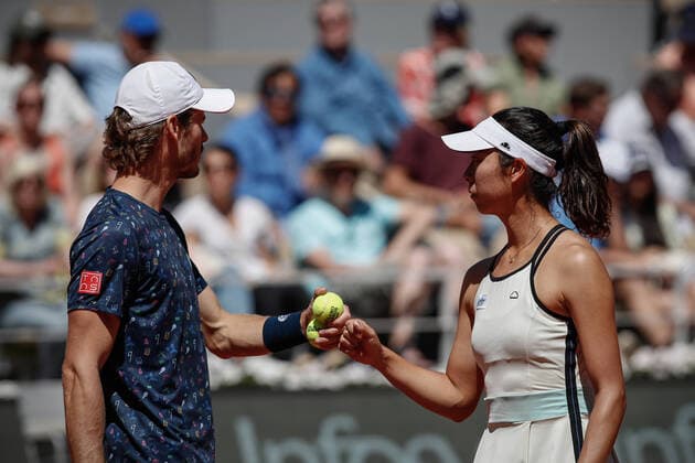 Ena SHIBAHARA (JPN) et Wesley KOOLHOF (NED) contre Ulrikke EIKERI (NOR) et Joran VLIEGEN (BEL) TENNIS : Roland Garros 2022 - Finale Double Mixte - 02 06 2022 AurelienMorissard Panoramic 