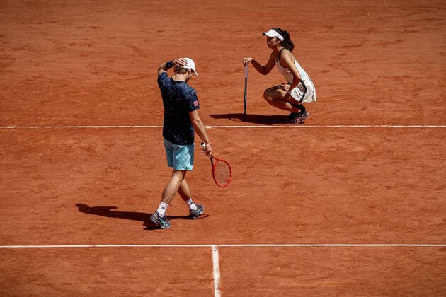 Ena SHIBAHARA (JPN) et Wesley KOOLHOF (NED) contre Ulrikke EIKERI (NOR) et Joran VLIEGEN (BEL) TENNIS : Roland Garros 2022 - Finale Double Mixte - 02 06 2022 AurelienMorissard Panoramic 