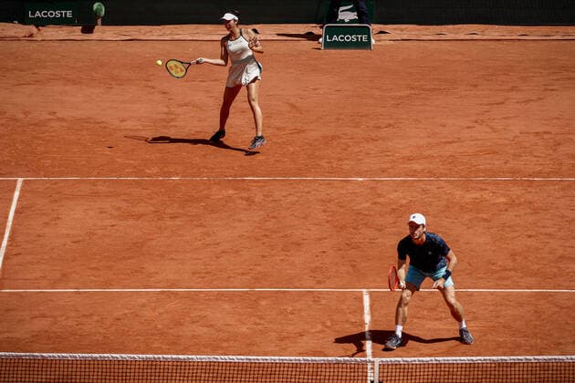 Ena SHIBAHARA (JPN) et Wesley KOOLHOF (NED) contre Ulrikke EIKERI (NOR) et Joran VLIEGEN (BEL) TENNIS : Roland Garros 2022 - Finale Double Mixte - 02 06 2022 AurelienMorissard Panoramic 