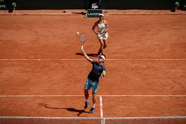 Ena SHIBAHARA (JPN) et Wesley KOOLHOF (NED) contre Ulrikke EIKERI (NOR) et Joran VLIEGEN (BEL) TENNIS : Roland Garros 2022 - Finale Double Mixte - 02 06 2022 AurelienMorissard Panoramic 