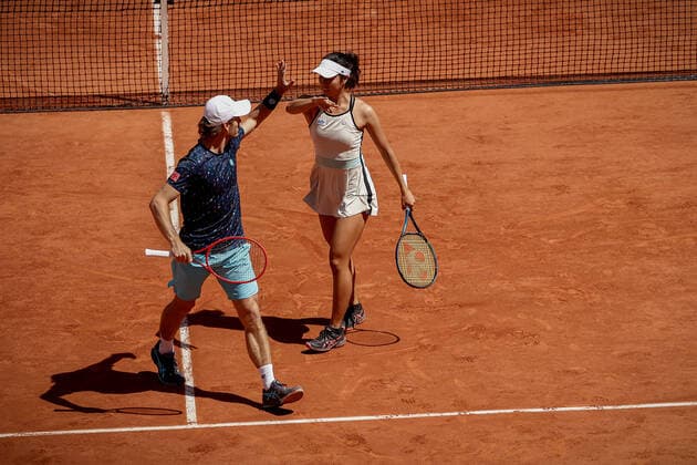 Ena SHIBAHARA (JPN) et Wesley KOOLHOF (NED) contre Ulrikke EIKERI (NOR) et Joran VLIEGEN (BEL) TENNIS : Roland Garros 2022 - Finale Double Mixte - 02 06 2022 AurelienMorissard Panoramic 