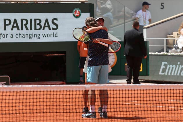 Ena SHIBAHARA (JPN) et Wesley KOOLHOF (NED) contre Ulrikke EIKERI (NOR) et Joran VLIEGEN (BEL) TENNIS : Roland Garros 2022 - Finale Double Mixte - 02 06 2022 MichaelBaucher Panoramic 
