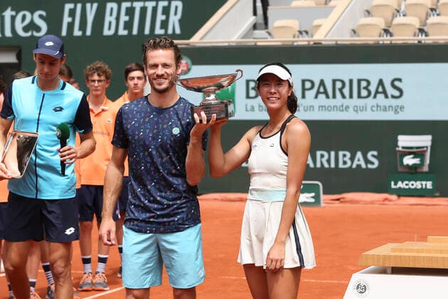 Ena SHIBAHARA (JPN) et Wesley KOOLHOF (NED) contre Ulrikke EIKERI (NOR) et Joran VLIEGEN (BEL) TENNIS : Roland Garros 2022 - Finale Double Mixte - 02 06 2022 MichaelBaucher Panoramic 