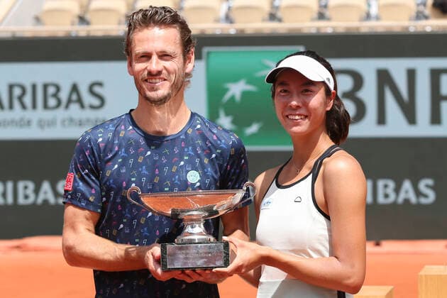 Ena SHIBAHARA (JPN) et Wesley KOOLHOF (NED) contre Ulrikke EIKERI (NOR) et Joran VLIEGEN (BEL) TENNIS : Roland Garros 2022 - Finale Double Mixte - 02 06 2022 MichaelBaucher Panoramic 
