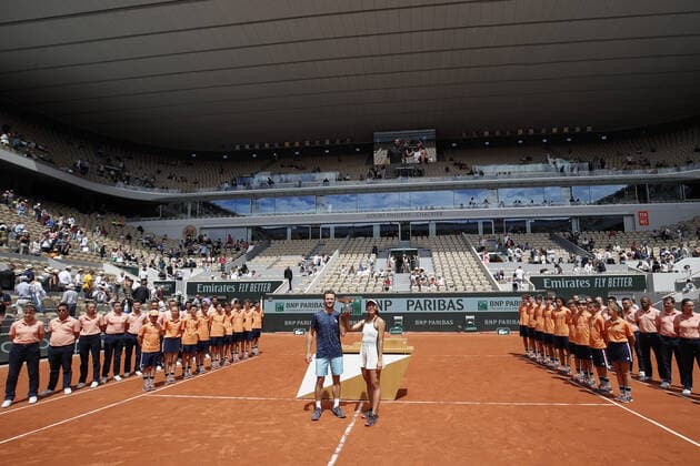 Ena SHIBAHARA (JPN) et Wesley KOOLHOF (NED) contre Ulrikke EIKERI (NOR) et Joran VLIEGEN (BEL) TENNIS : Roland Garros 2022 - Finale Double Mixte - 02 06 2022 MichaelBaucher Panoramic 