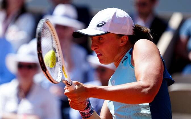 Mandatory Credit: Photo by Javier Garcia Shutterstock (12960006cw) Iga Swiatek French Open Tennis, Day 12, Roland Garros, Paris, France - 02 Jun 2022 French Open Tennis, Day 12, Roland Garros, Paris, France - 02 Jun 2022  Copyright: xJavierxGarcia Shutterstockx 12960006cw