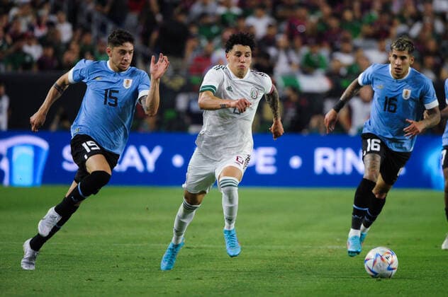 Jorge Sanchez (L) of Mexico vies for the ball with Federico Valverde (L) of Uruguay during an International Friendly, Länderspiel, Nationalmannschaft soccer match between the national teams of Mexico and Uruguay at the Phoenix University stadium in Glendale, USA, 02 June 2022. Mexico vs. Uruguay !ACHTUNG: NUR REDAKTIONELLE NUTZUNG!  Copyright: xMaxxSimbronx AME4342 20220603-486be2f5b42a299c7bfa6e743539a3f7a8f829f6