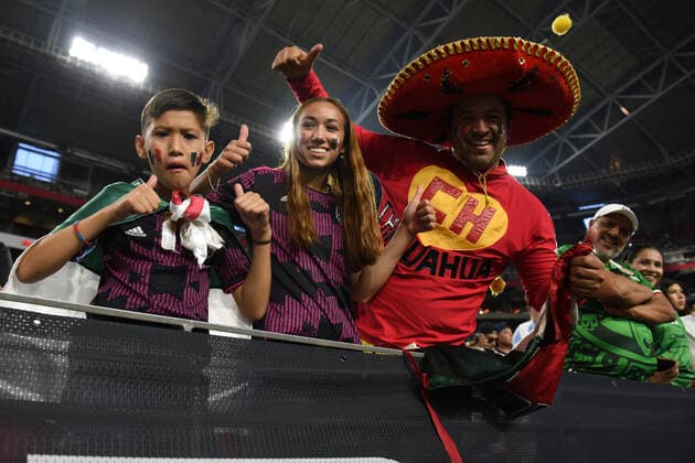 Fans of Mexico pose during an International Friendly, Länderspiel, Nationalmannschaft soccer match between the national teams of Mexico and Uruguay at the Phoenix University stadium in Glendale, USA, 02 June 2022. Mexico vs. Uruguay !ACHTUNG: NUR REDAKTIONELLE NUTZUNG!  Copyright: xMaxxSimbronx AME4336 20220603-8c9da058abffd6f307020e9559f3071a036019ee