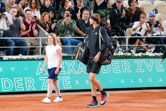 03 06 2022, Tennis, French Open 2022 Roland Garros, FRA, Paris, Roland Garros picture v li Alexander Zverev GER on the way Copyright: HMBxMedia AntonioxBorga