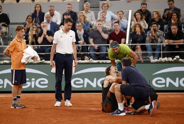 Mandatory Credit: Photo by Ella Ling Shutterstock (12959951j) Alexander Zverev of Germany screams following a fall with Rafael Nadal looking on in concern French Open Tennis, Day 13, Roland Garros, Paris, France - 03 Jun 2022 French Open Tennis, Day 13, Roland Garros, Paris, France - 03 Jun 2022  Copyright: xEllaxLing Shutterstockx 12959951j