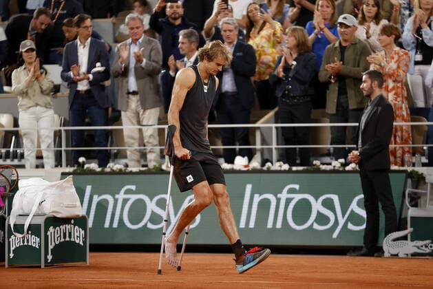 Mandatory Credit: Photo by Ella Ling Shutterstock (12959951f) Alexander Zverev of Germany on crutches French Open Tennis, Day 13, Roland Garros, Paris, France - 03 Jun 2022 French Open Tennis, Day 13, Roland Garros, Paris, France - 03 Jun 2022  Copyright: xEllaxLing Shutterstockx 12959951f