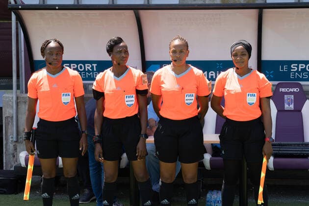 Sport Themen der Woche KW22 Sport Bilder des Tages arbitres du match japon comores Mmes Amedome Atezambong Kone Makalima FOOTBALL : TOURNOI MAURICE REVELLO - JAPON VS COMORES - FOS SUR MER - 03 06 2022 StephanieGouiran Panoramic 