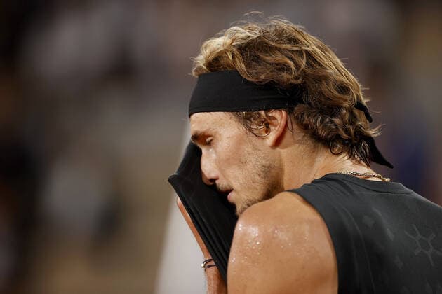 Mandatory Credit: Photo by Ella Ling Shutterstock (12959951bi) Alexander Zverev of Germany frustrated French Open Tennis, Day 13, Roland Garros, Paris, France - 03 Jun 2022 French Open Tennis, Day 13, Roland Garros, Paris, France - 03 Jun 2022  Copyright: xEllaxLing Shutterstockx 12959951bi