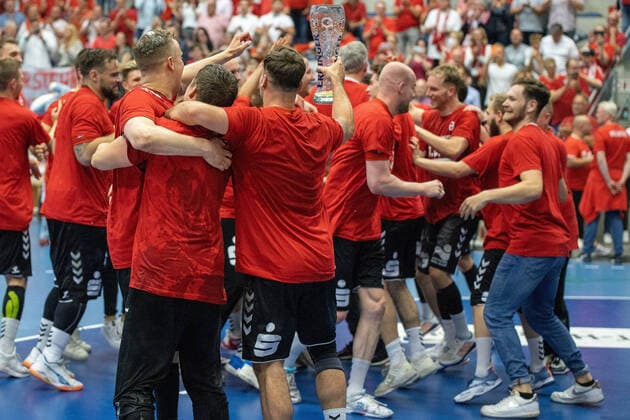 Handball I Men I Season 2021 2022 I 2 HBL I 37 Matchday I ASV Hamm Westfalen TV Großwallstadt I 03 06 2022 Team ASV Hamm Westfalen celebrates promotion Hamm Westpress Arena NRW Germany Copyright: xLobeca PatrickxNuhnx