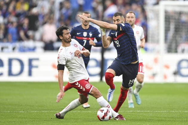 Karim Benzema (France) vs Jannik Vestergaard (Danemark) FOOTBALL : France vs Danemark - Ligue des Nations - 03 06 2022 JBAutissier Panoramic 