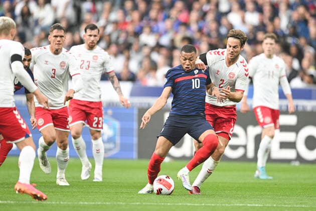 Kylian Mbappe (France) vs Joachin Andersen (Danemark) FOOTBALL : France vs Danemark - Ligue des Nations - 03 06 2022 JBAutissier Panoramic 