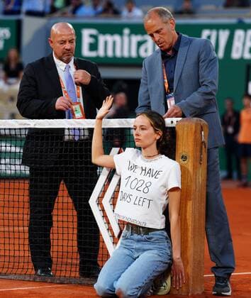Mandatory Credit: Photo by Javier Garcia Shutterstock (12960013co) A protestor ties herself to the net during the second semi final French Open Tennis, Day 13, Roland Garros, Paris, France - 03 Jun 2022 French Open Tennis, Day 13, Roland Garros, Paris, France - 03 Jun 2022  Copyright: xJavierxGarcia Shutterstockx 12960013co