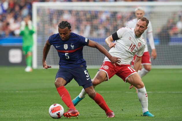 France v Denmark: UEFA Nations League - League Path Group 1 Jules Kounde (Sevilla FC) of France and Christian Eriksen (Brentford FC) of Denmark compete for the ball during the UEFA Nations League League A Group 1 match between France and Denmark at Stade de France on June 3, 2022 in Paris, France. Paris France  Copyright: xJosexBretonx originalFilename:breton-francevd220603_npY0L.jpg