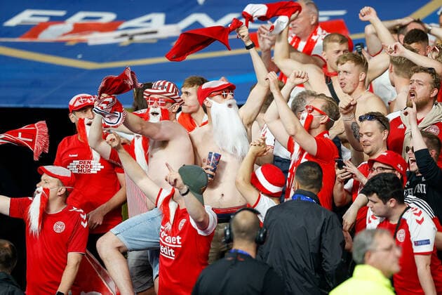 Parc des Princes, Paris 03 June 2022 UEFA Nations League France Denmark v l , Denmark fans cheer jubilant after end of match Copyright: AntonioxBorga