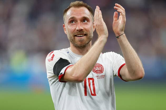 Parc des Princes, Paris 03 June 2022 UEFA Nations League France Denmark v l , Christian Eriksen Denmark , thanks the fans, thanks team after the match, after the match thanks the fans, applauds the fans Copyright: AntonioxBorga