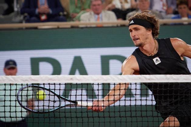 (220604) -- PARIS, June 4, 2022 -- Alexander Zverev returns a shot during the men s singles semifinal match between Alexander Zverev of Germany and Rafael Nadal of Spain at the French Open tennis tournament at Roland Garros in Paris, France, June 3, 2022. ) (SP)FRANCE-PARIS-TENNIS-ROLAND GARROS-FRENCH OPEN-MEN S SINGLES SEMIFINAL MengxDingbo 