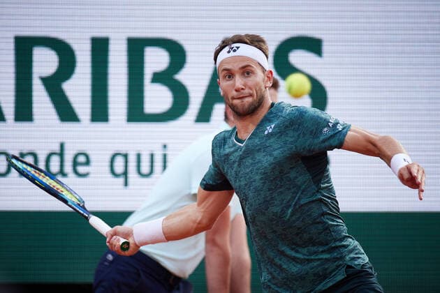 (220604) -- PARIS, June 4, 2022 -- Casper Ruud of Norway hits a return during the men s singles semifinal against Marin Cilic of Croatia at the French Open tennis tournament at Roland Garros in Paris, France, June 3, 2022. ) (SP)FRANCE-PARIS-TENNIS-ROLAND GARROS-FRENCH OPEN-MEN S SINGLES SEMIFINAL MengxDingbo 