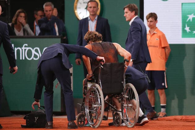 2022 French Open - Day Thirteen Alexander Zverev injury during his match against Rafael Nadal on Philipe Chatrier court in the 2022 French Open semi-finals. PARIS France  Copyright: xIbrahimxEzzatx originalFilename:ezzat-notitle220603_npqU2.jpg