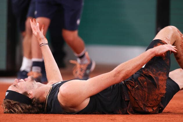 2022 French Open - Day Thirteen Alexander Zverev injury during his match against Rafael Nadal on Philipe Chatrier court in the 2022 French Open semi-finals. PARIS France  Copyright: xIbrahimxEzzatx originalFilename:ezzat-notitle220603_np1of.jpg