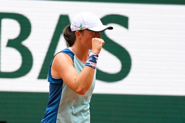 Attitude - Joie de Iga Swiatek ( POL ) - TENNIS : Roland Garros 2022 - Internationaux de France - 04 06 2022 FedericoPestellini Panoramic 