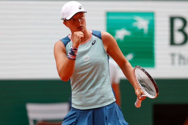 04 06 2022, Tennis, French Open 2022 Roland Garros Final Women Singles Iga Swiatek POL Coco Gauff USA , FRA, Paris, Roland Garros picture v li Iga Swiatek POL cheering Copyright: HMBxMedia AntonioxBorga