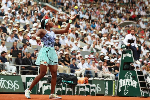 (220604) -- PARIS, June 4, 2022 -- Coco Gauff of the United States serves during the women s singles final against Iga Swiatek of Poland at the French Open tennis tournament at Roland Garros in Paris, France, June 4, 2022. ) (SP)FRANCE-PARIS-TENNIS-ROLAND GARROS-FRENCH OPEN-WOMEN S SINGLES FINAL GaoxJing 