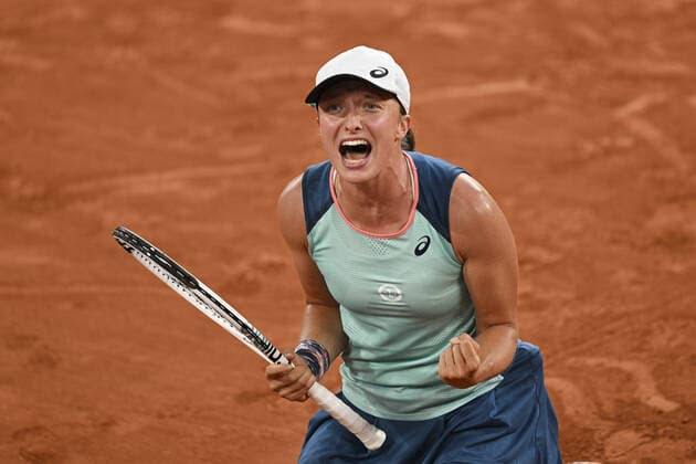 joie d Iga Sviatek (Pol) en fin de match TENNIS : Roland Garros 2022 - Finale simple femme - 04 06 2022 JBAutissier Panoramic 