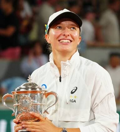 Mandatory Credit: Photo by Javier Garcia Shutterstock (12960014t) A smiling Iga Swiatek with the trophy French Open Tennis, Day 14, Roland Garros, Paris, France - 04 Jun 2022 French Open Tennis, Day 14, Roland Garros, Paris, France - 04 Jun 2022  Copyright: xJavierxGarcia Shutterstockx 12960014t