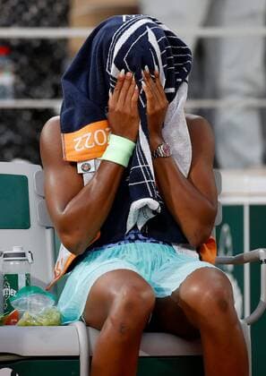 Mandatory Credit: Photo by Ella Ling Shutterstock (12959953l) Coco Gauff of USA cries French Open Tennis, Day 14, Roland Garros, Paris, France - 04 Jun 2022 French Open Tennis, Day 14, Roland Garros, Paris, France - 04 Jun 2022  Copyright: xEllaxLing Shutterstockx 12959953l