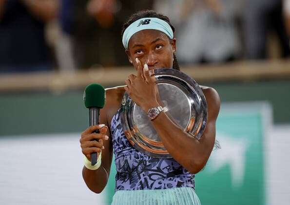 Mandatory Credit: Photo by Ella Ling Shutterstock (12959953g) Coco Gauff of USA cries with the runners up trophy French Open Tennis, Day 14, Roland Garros, Paris, France - 04 Jun 2022 French Open Tennis, Day 14, Roland Garros, Paris, France - 04 Jun 2022  Copyright: xEllaxLing Shutterstockx 12959953g