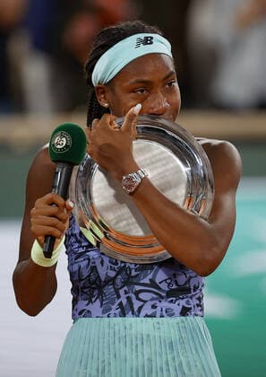Mandatory Credit: Photo by Ella Ling Shutterstock (12959953i) Coco Gauff of USA cries with the runners up trophy French Open Tennis, Day 14, Roland Garros, Paris, France - 04 Jun 2022 French Open Tennis, Day 14, Roland Garros, Paris, France - 04 Jun 2022  Copyright: xEllaxLing Shutterstockx 12959953i
