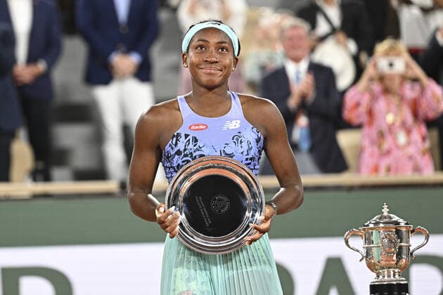 Coco Gauff (usa) posant avec le trophee de la finaliste TENNIS : Roland Garros 2022 - Finale simple femme - 04 06 2022 JBAutissier Panoramic 