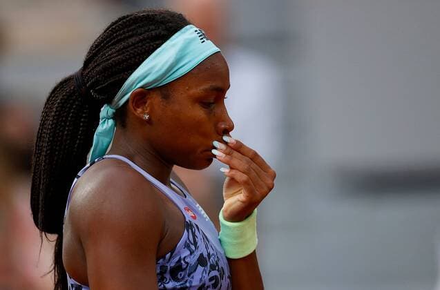 Mandatory Credit: Photo by Ella Ling Shutterstock (12959953al) Coco Gauff of USA frustrated French Open Tennis, Day 14, Roland Garros, Paris, France - 04 Jun 2022 French Open Tennis, Day 14, Roland Garros, Paris, France - 04 Jun 2022  Copyright: xEllaxLing Shutterstockx 12959953al