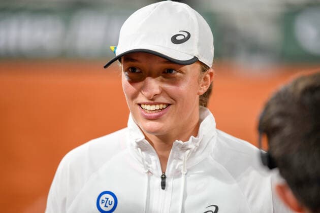 Roland Garros 2022 PARIS, IF - 04.06.2022: ROLAND GARROS 2022 - Iga Swiatek later win Roland Garros women& 39;s tournament 2022 after winning the tennis match against Coco Gauff 2-0 (6-1, 6-3) held in Paris, France. (Photo: Richard Callis Fotoarena) x2216031x  RichardxCallis