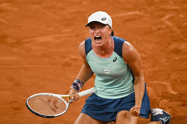 joie d Iga Sviatek (Pol) en fin de match TENNIS : Roland Garros 2022 - Finale simple femme - 04 06 2022 JBAutissier Panoramic 