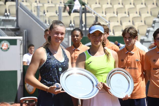 Tennis - Roland Garros 2022 - Finale dames juniors - victoire de Lucie Havlickova - republique Tcheque - contre Solana Sierra - Argentine TENNIS : Roland Garros 2022 - France - 04 06 2022 ChrysleneCaillaud Panoramic 