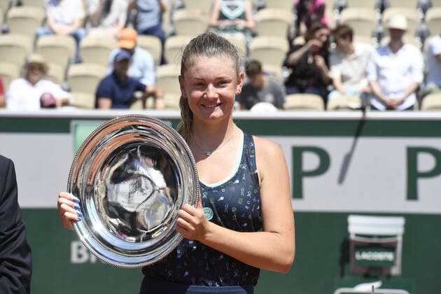 Tennis - Roland Garros 2022 - Finale dames juniors - victoire de Lucie Havlickova - republique Tcheque - contre Solana Sierra - Argentine TENNIS : Roland Garros 2022 - France - 04 06 2022 ChrysleneCaillaud Panoramic 