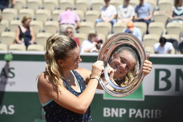 Tennis - Roland Garros 2022 - Finale dames juniors - victoire de Lucie Havlickova - republique Tcheque - contre Solana Sierra - Argentine TENNIS : Roland Garros 2022 - France - 04 06 2022 ChrysleneCaillaud Panoramic 