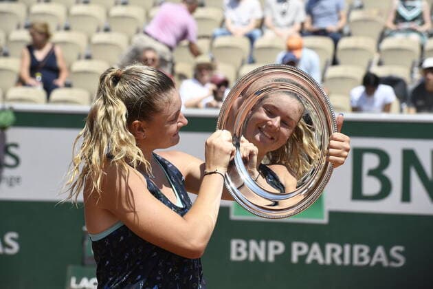 Tennis - Roland Garros 2022 - Finale dames juniors - victoire de Lucie Havlickova - republique Tcheque - contre Solana Sierra - Argentine TENNIS : Roland Garros 2022 - France - 04 06 2022 ChrysleneCaillaud Panoramic 