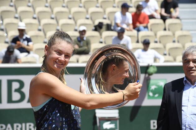 Tennis - Roland Garros 2022 - Finale dames juniors - victoire de Lucie Havlickova - republique Tcheque - contre Solana Sierra - Argentine TENNIS : Roland Garros 2022 - France - 04 06 2022 ChrysleneCaillaud Panoramic 